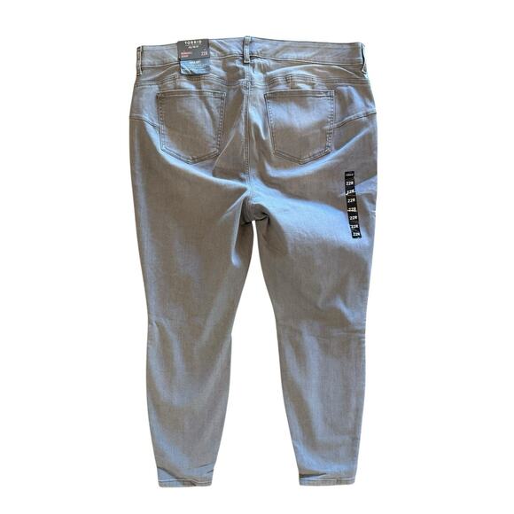 NWT Torrid Bombshell Gray Distressed Skinny Super Soft Jeans Plus Size 22R NEW - Picture 2 of 16